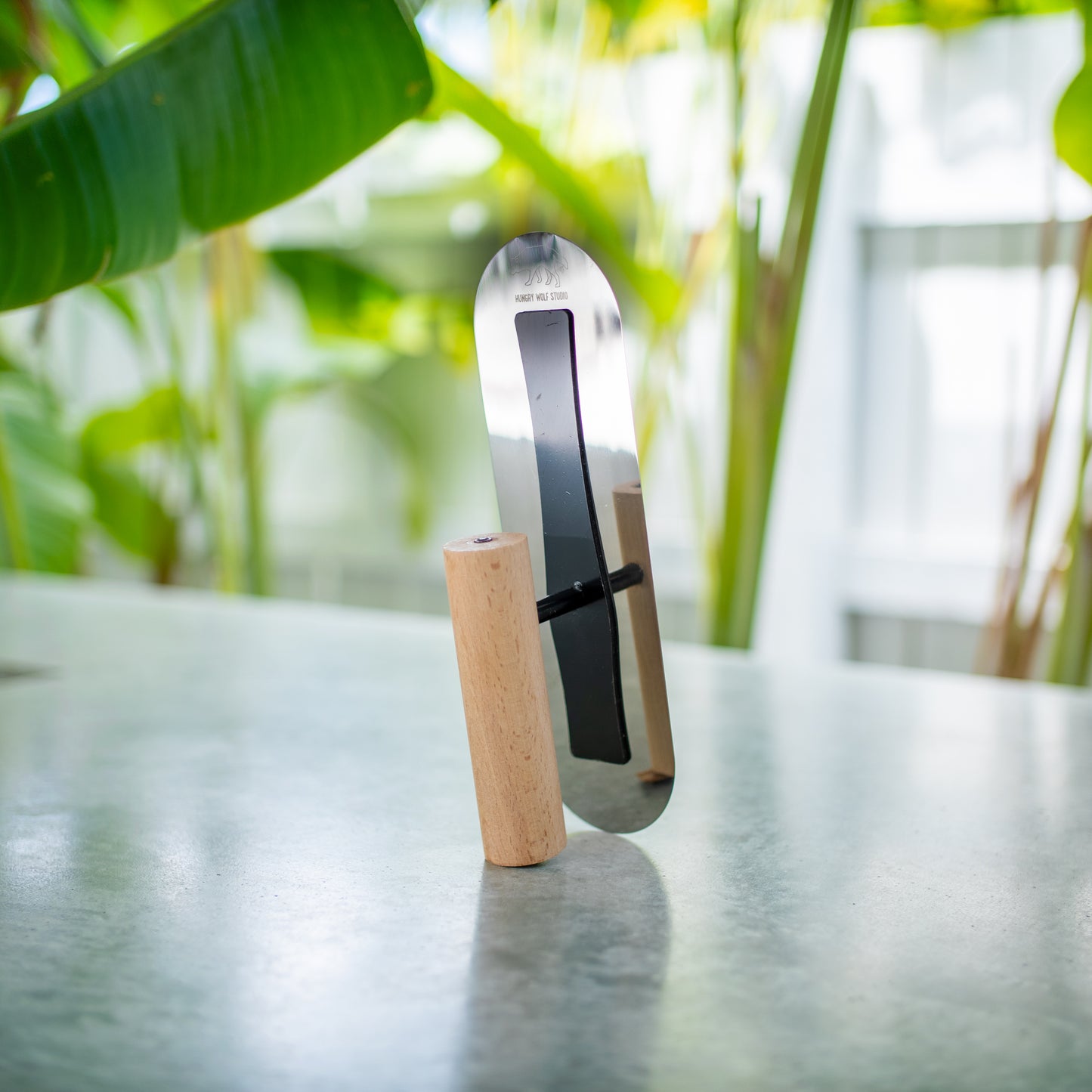 Oval trowel